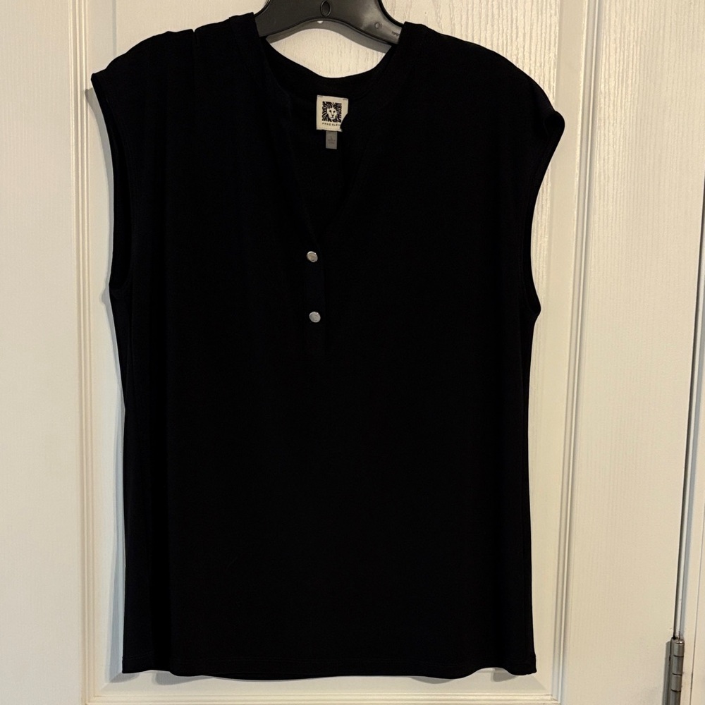 Black Sleeveless Blouse